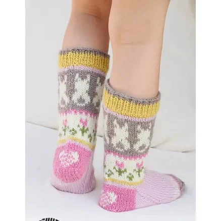 Dancing Bunny Socks 2 by DROPS Design – sockar stickmönster strl. 24-44 Begränsat erbjudande