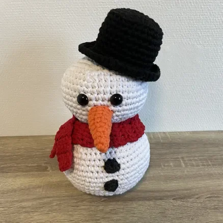 Köp nu Snögubbe av Rito Krea – Snögubbe Virkmönster 34 cm