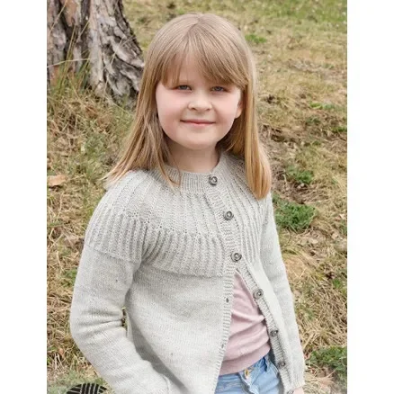 Säker betalning Hermine Jacket by DROPS Design – Cardigan Stickmönster str. 2-12 år