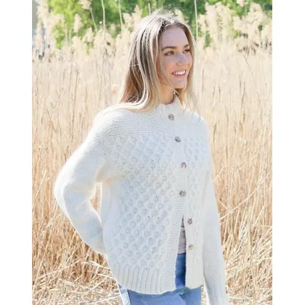 Snowy Bee Cardigan by DROPS Design – Cardigan Stickmönster str. S – XXXL Begränsat erbjudande
