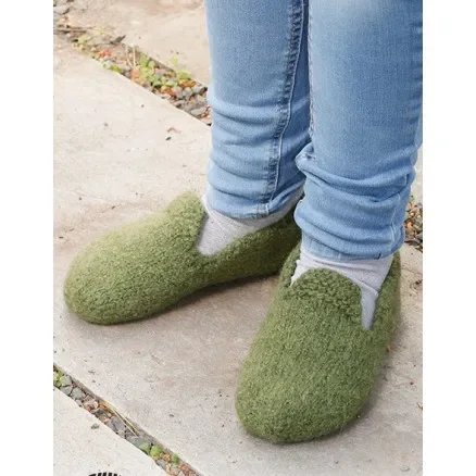 Premium Mossy Dance by DROPS Design – filtade tofflor stickmönster strl. 26-44