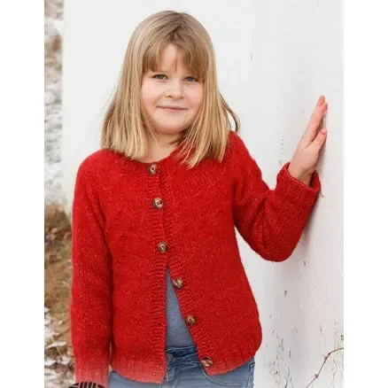 Kampanj Red Hibiscus Jacket by DROPS Design – Cardigan Stickmönster str. 3-14 år