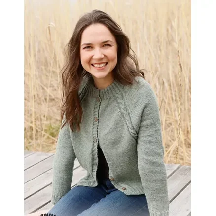 Sage Twist Cardigan by DROPS Design – Cardigan Stickmönster str. S – XXXL Sista chansen