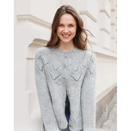 Endast denna vecka Silver Diamond Cardigan by DROPS Design – Cardigan Stickmönster str. S – XXXL