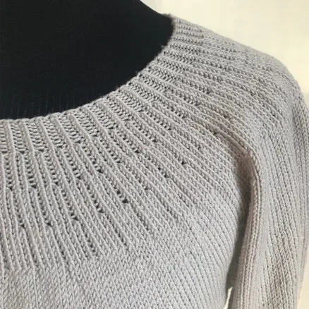 Outlet Top Down Sweater av Rito Krea – Sweater Stickmönster stl S – XL