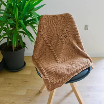 Extra rabatt Mellan linjerna Babyfilt av Rito Krea – Babyfilt Virkmönster 75cm x 75cm