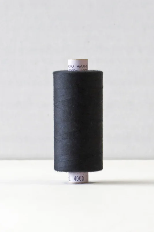 Amann Aspo Sytråd Polyester 1000 m – Färg 4000 Svart Fynd