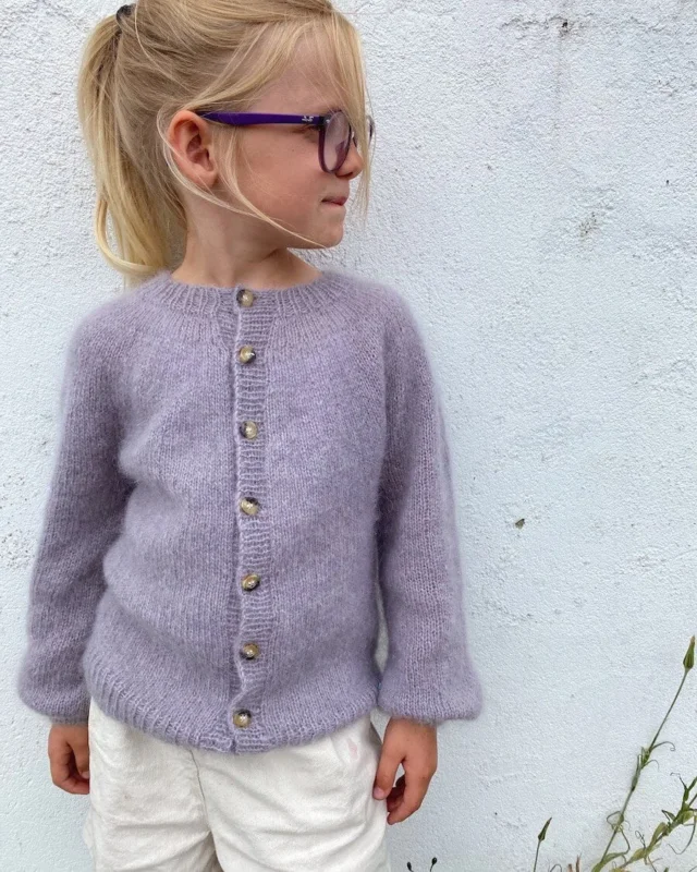 Säker betalning Novice Cardigan Junior – Mohair Edition- PetiteKnit