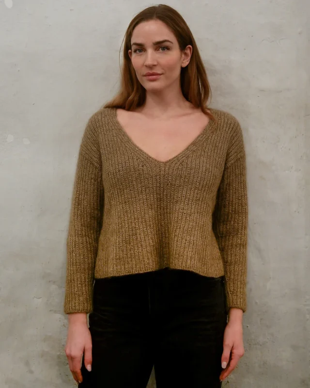 Deep Valley Sweater - Knitting for Olive Erbjudandepris