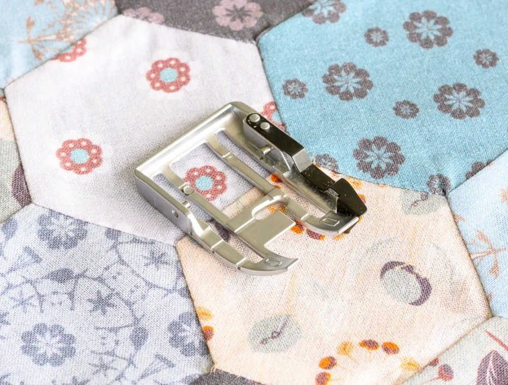 Utförsäljning AcuFeed 1/4 inch fot med guide Janome