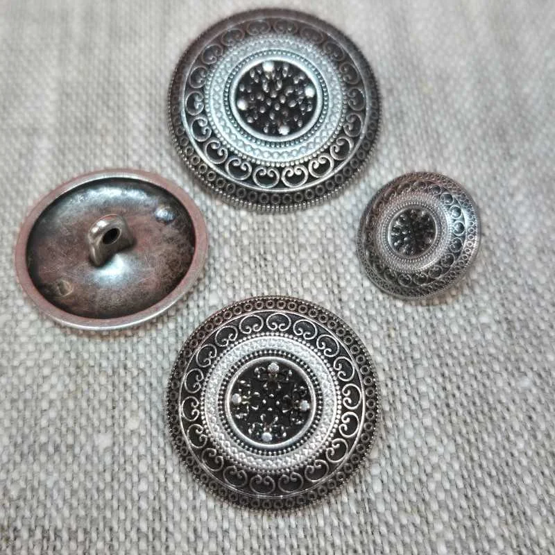 Lägg i varukorgen Metallknapp med hals - Antik silver