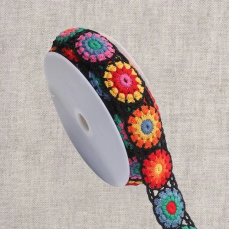 Virkat bomullsband med färgglada mormorsrutor – 45 mm Köp nu