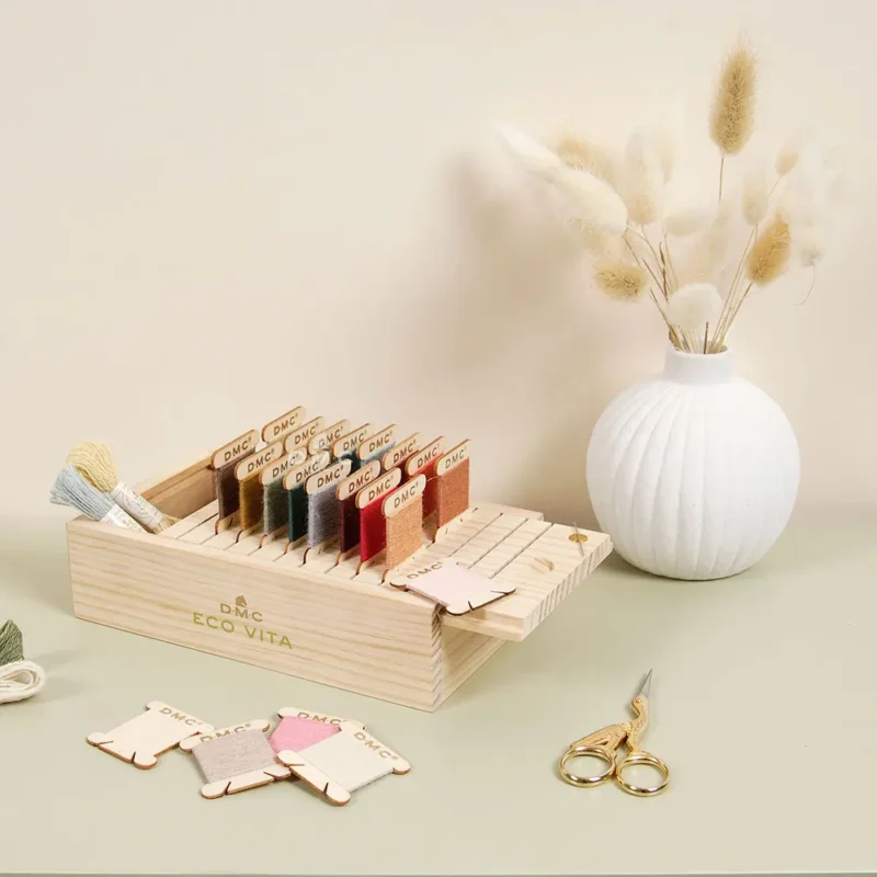DMC Bobbin organizer - Låda med 24st bobbiner Rabatt